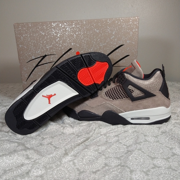 SOLD     NEW AIR JORDAN 4 RETRO TAUPE HAZE - Picture 2 of 7